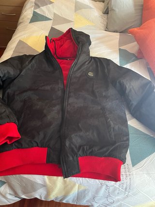 Chaqueta reversible roja y negra