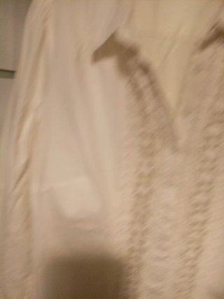 Blusa blanca con detalles de encaje