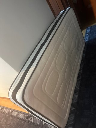 Colchón en buen estado . Urge su venta