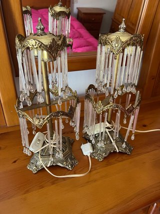 Pareja de lamparitas doradas con cristal