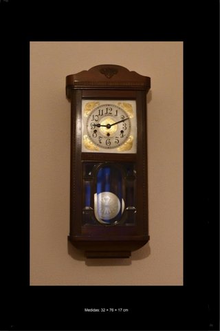Reloj de pared de madera con péndulo J.Roca