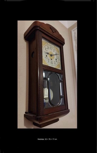 Reloj de pared de madera con péndulo J.Roca