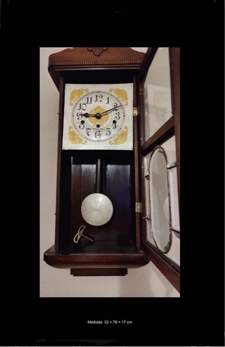 Reloj de pared de madera con péndulo J.Roca