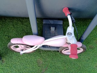 Bicicleta niña y patinete rosa