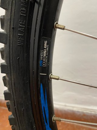 Bicicleta de montaña negra