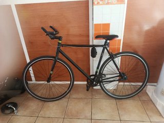 Bicicleta urbana negra