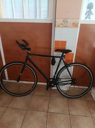 Bicicleta urbana negra