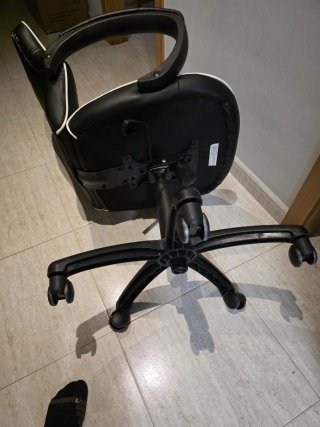 Silla gaming escritorio negra y blanca