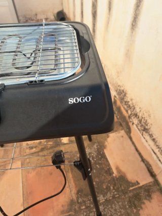 Barbacoa Eléctrica SOGO Negra y Plateada