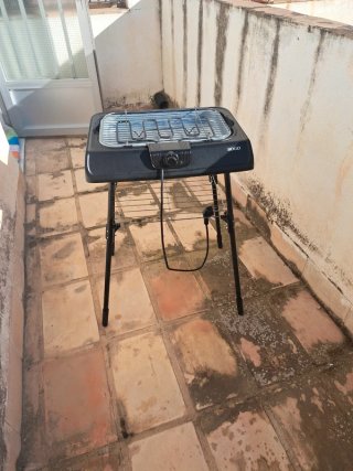 Barbacoa Eléctrica SOGO Negra y Plateada