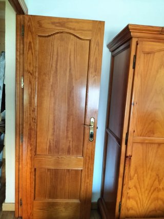 Puertas de madera interior.