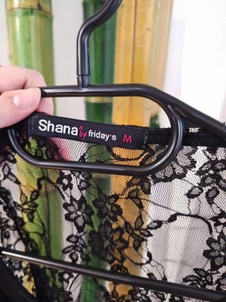 Top encaje Shana negro con letras fucsia Talla M