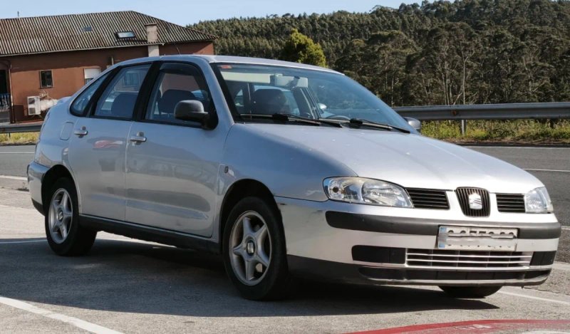 SEAT Cordoba 1999 - foto 1