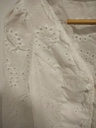 Camisa blanca bordada
