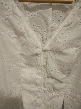 Camisa blanca bordada