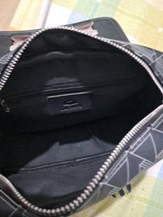 Bolsa Lacoste Preta e Multicolor