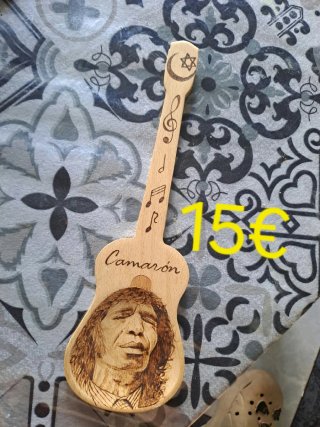 Pirograbado madera guitarra Camarón