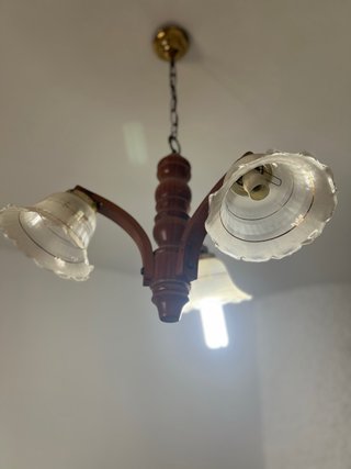 Lámpara de madera y cristal