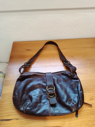 Bolso de piel marrón