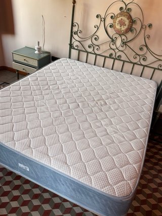 Colchón 190x150 cm seminuevo Suave y semiblando