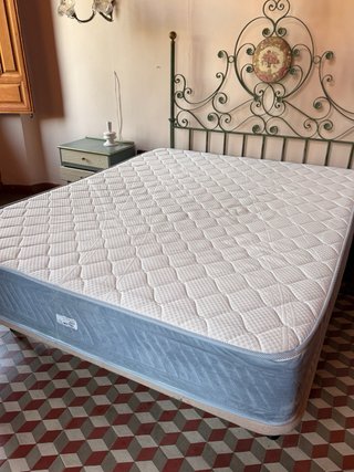 Colchón 190x150 cm seminuevo Suave y semiblando