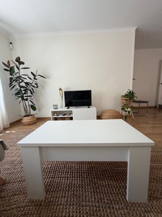 Mesa centro elevable blanca con almacenaje