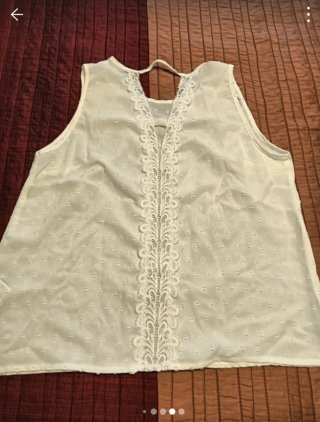 Blusa blanca con encaje y espalda abierta