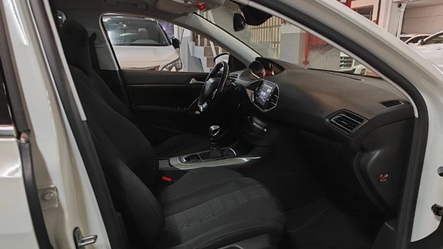 Peugeot 308 2016