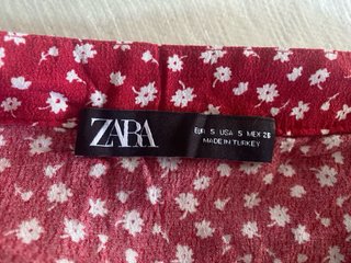 Falda pantalón Zara floral roja Talla S