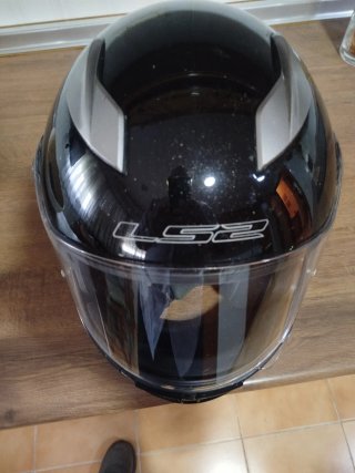 Casco de moto negro LS2