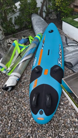 Tabla windsurf con funda