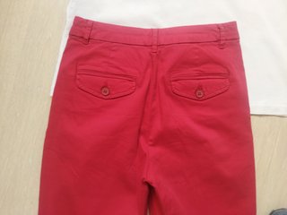 Pantalón Rojo Benetton 36 y Camiseta Zara Talla S