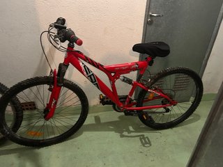 Bicicleta de montaña roja