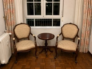 Pareja de sillones clásicos tapizados