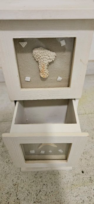 Cajonera/ Joyero de madera con detalles marinos