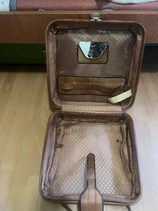 Maleta vintage de cuero marrón