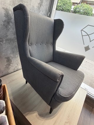 Sillón de terciopelo rosa es una funda