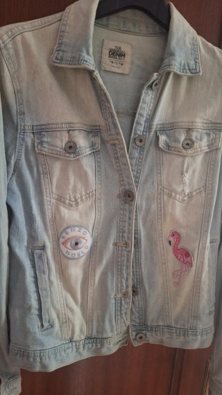 Chaqueta Vaquera. Talla M. Customizada con Parches
