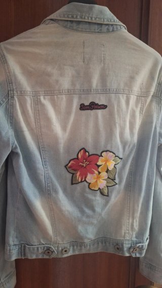 Chaqueta Vaquera. Talla M. Customizada con Parches