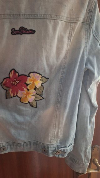 Chaqueta Vaquera. Talla M. Customizada con Parches
