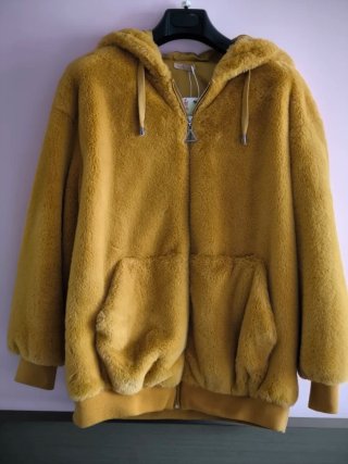 Chaquetón pelo sintético mostaza talla única