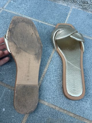 Sandalias Stradivarius doradas