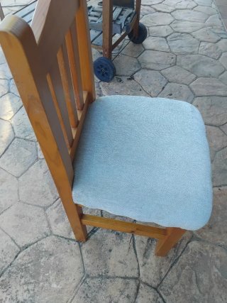 Mesa y 6 Sillas de Madera