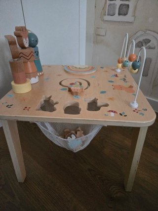 Mesa de actividades de madera