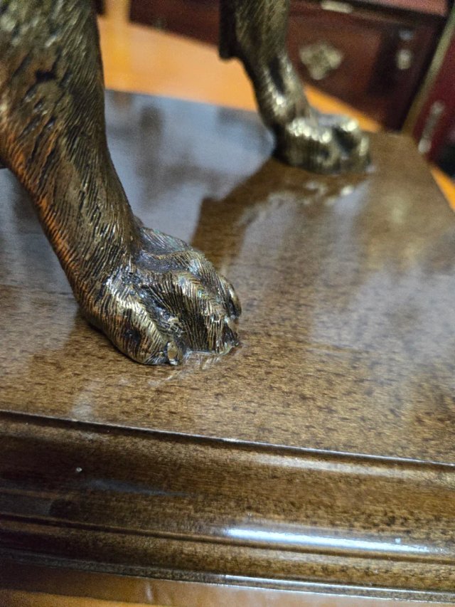 Figura bronce perro con liebre XXL