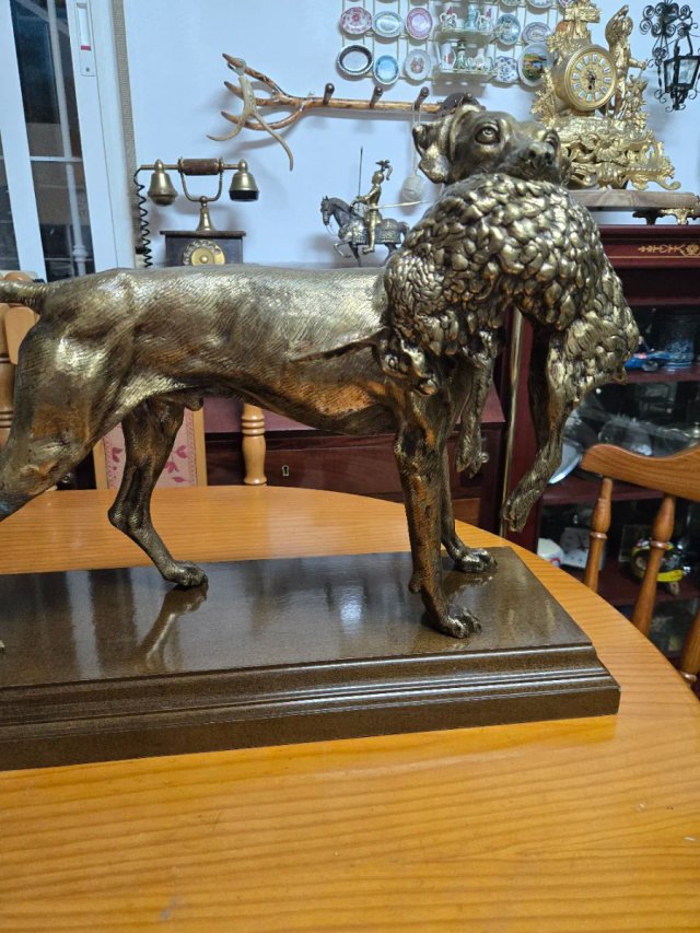 Figura bronce perro con liebre XXL