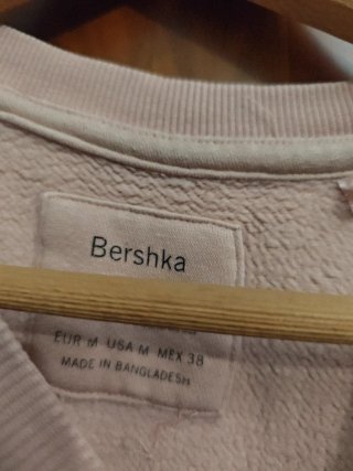 Sudadera rosa de Bershka talla M