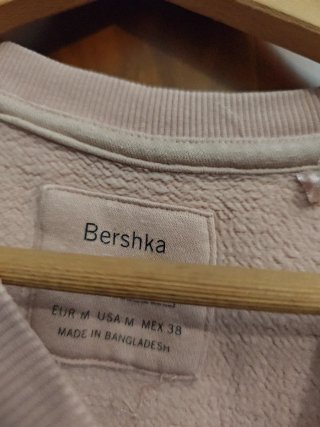 Sudadera rosa de Bershka talla M