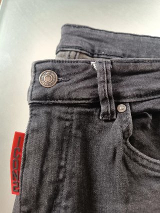 Pantalón vaquero negro