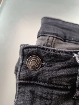 Pantalón vaquero negro